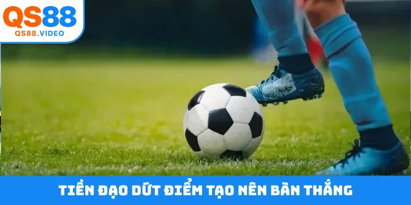 Tiền đạo dứt điểm tạo nên bàn thắng